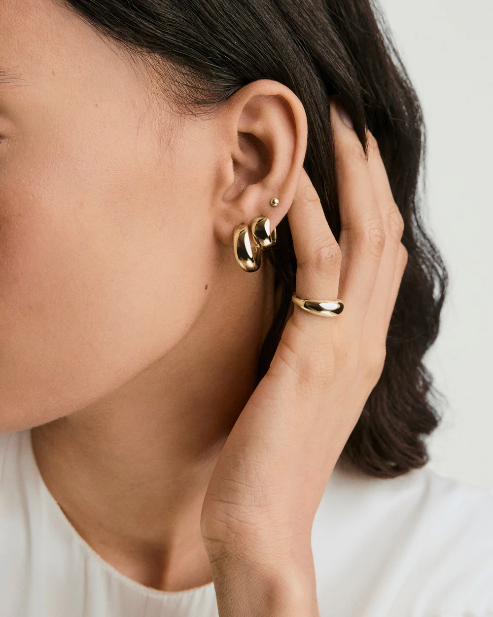 Mejuri Dôme Huggie Hoops